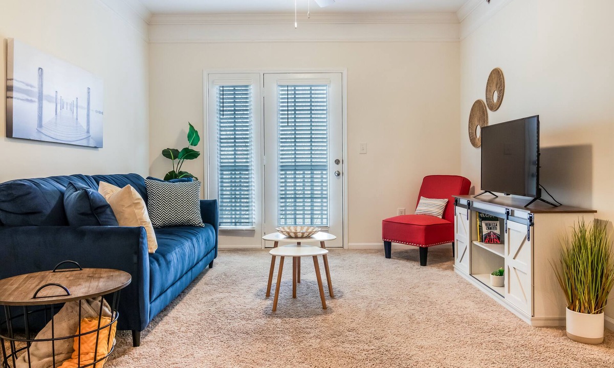 Johnson City Apartment | 1 Bdrm/1 Bath Pool, Gym, Sand Volleyball Court, 10 Mins From Downtown