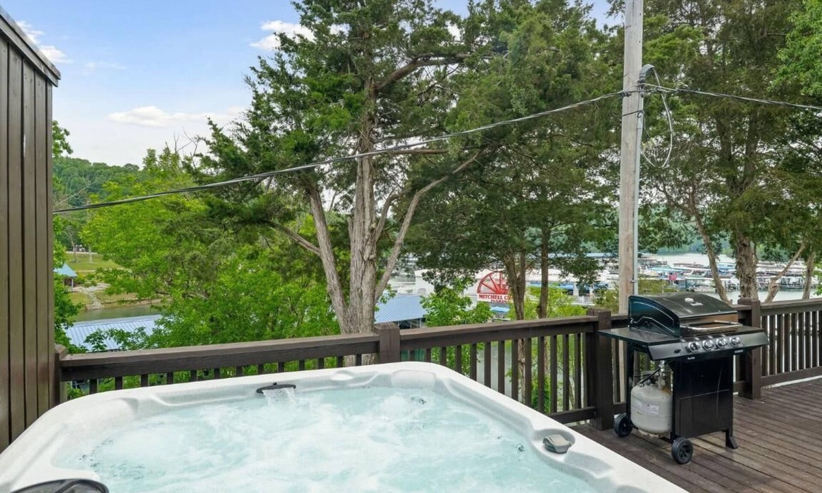Allons Cottage | 1 Bedroom Anchor Cottage 2 - One bedroom, one murphy bed, one sleeper sofa, with kitchenette
