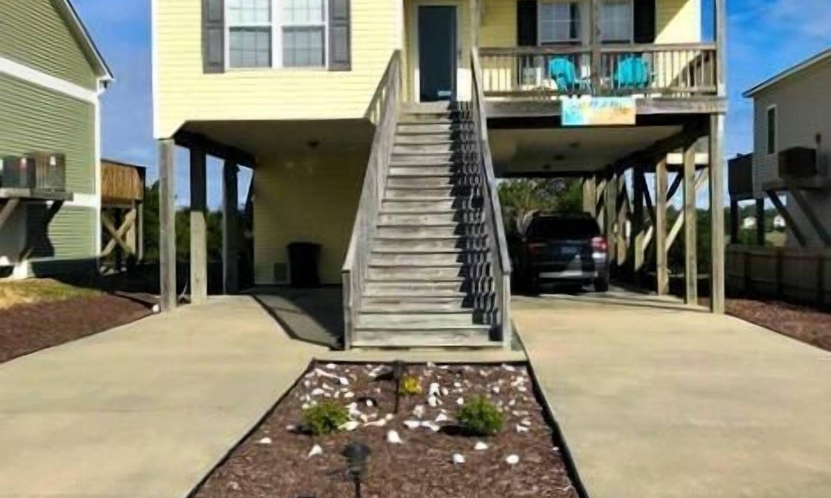 Long Beach House | 1 Day At A Time/3308 W Dolphin Drive