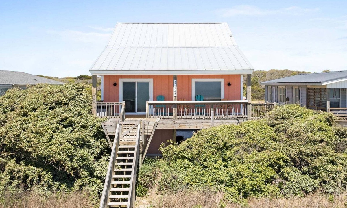 Oak Island House | 1 Fine Day/4525 W Beach Drive