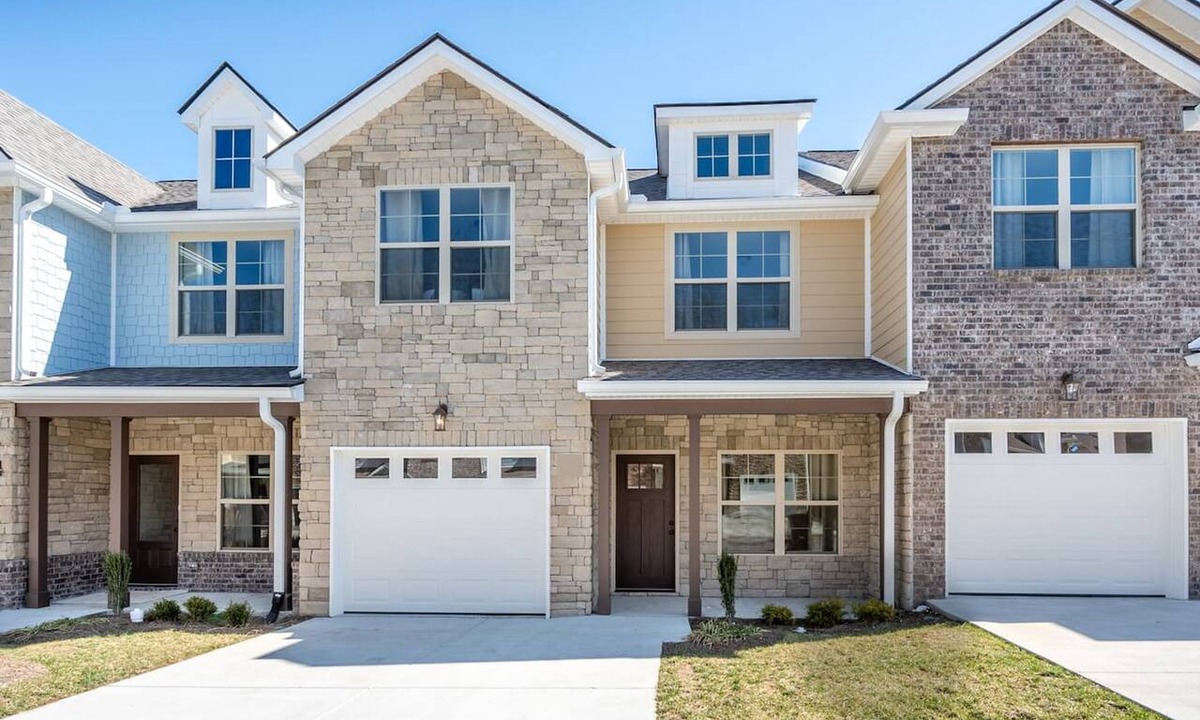 Lakewood Apartment | 1 King 2 Queens Garage Yard Washer Dryer