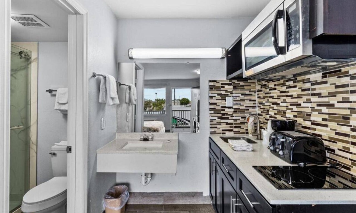 Wilmington Apartment | 1 King Bed|Nsmk,Kitchen