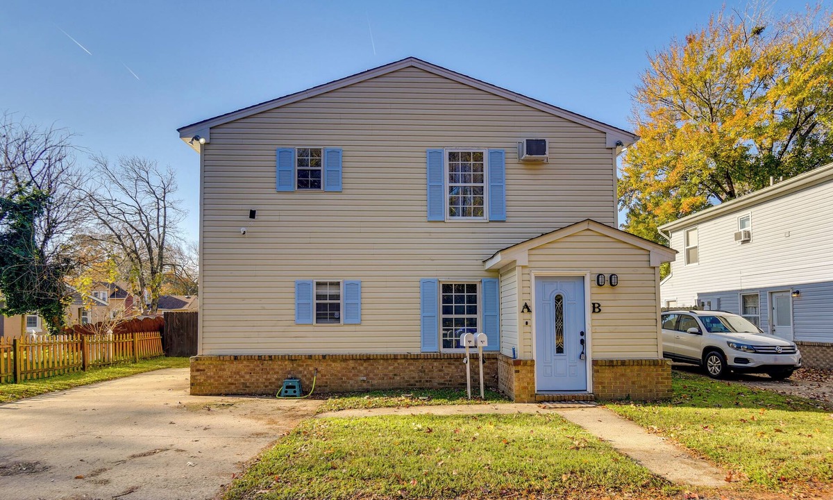 Bayview Apartment | < 1 Mi to Beach! Quaint Norfolk Duplex w/Yard