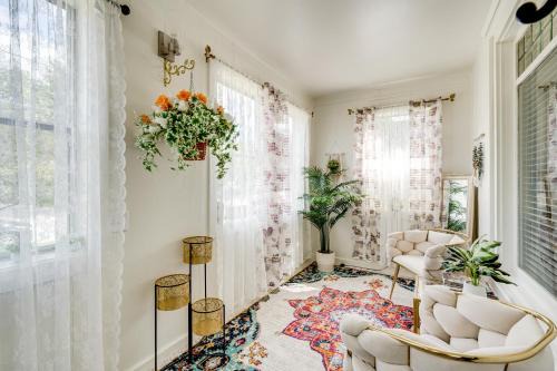 Elgin House | 1 Mi to Dtwn Elgin: Dutch Colonial w/Lovely Patio