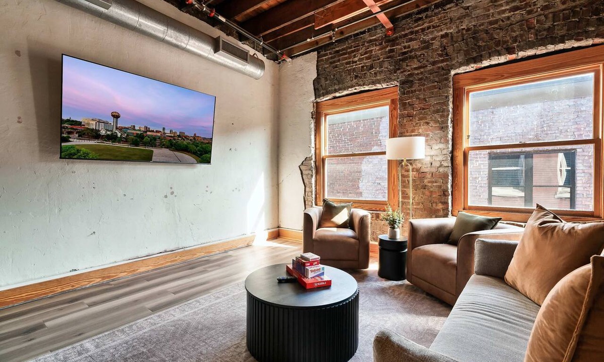Old City Apartment | 1 Mile to Downtown Knoxville・Cozy Historic Loft
