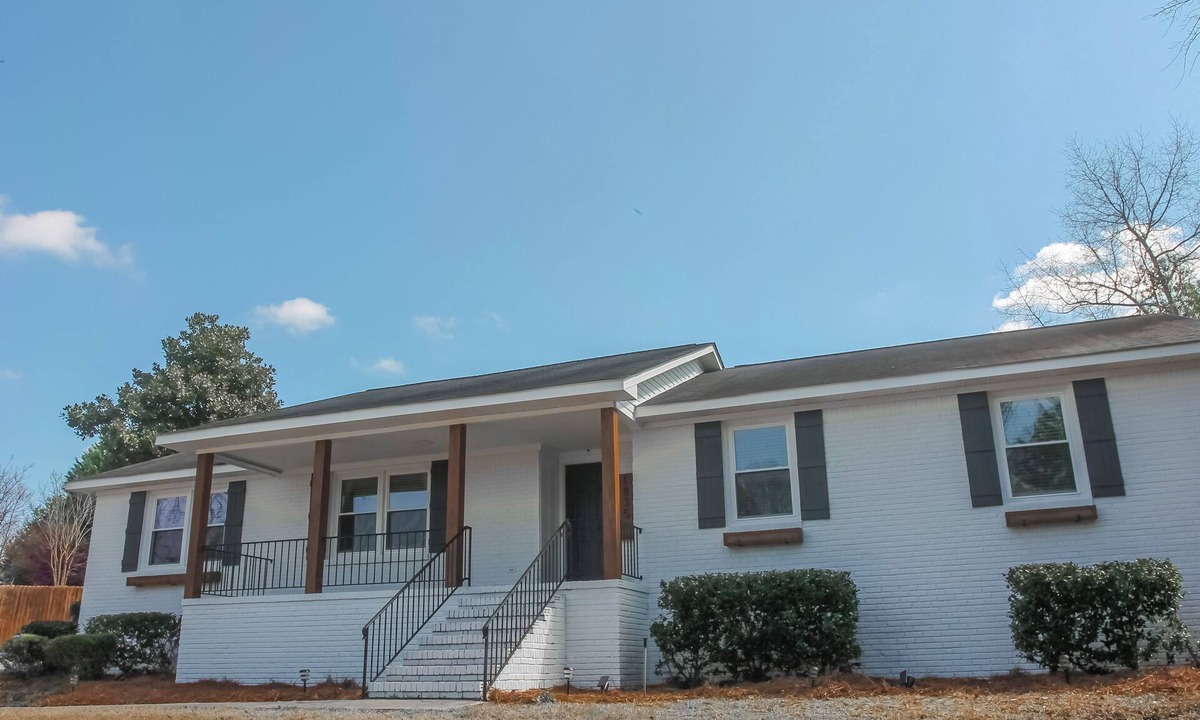 North Augusta House | 10 min to Masters, Pool, Fire Pit, Theatre Room and Dog Friendly