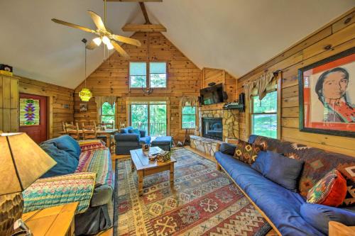 Marble House | 11 Mi to Calaboose Cellars: Marble Cabin w/Deck!