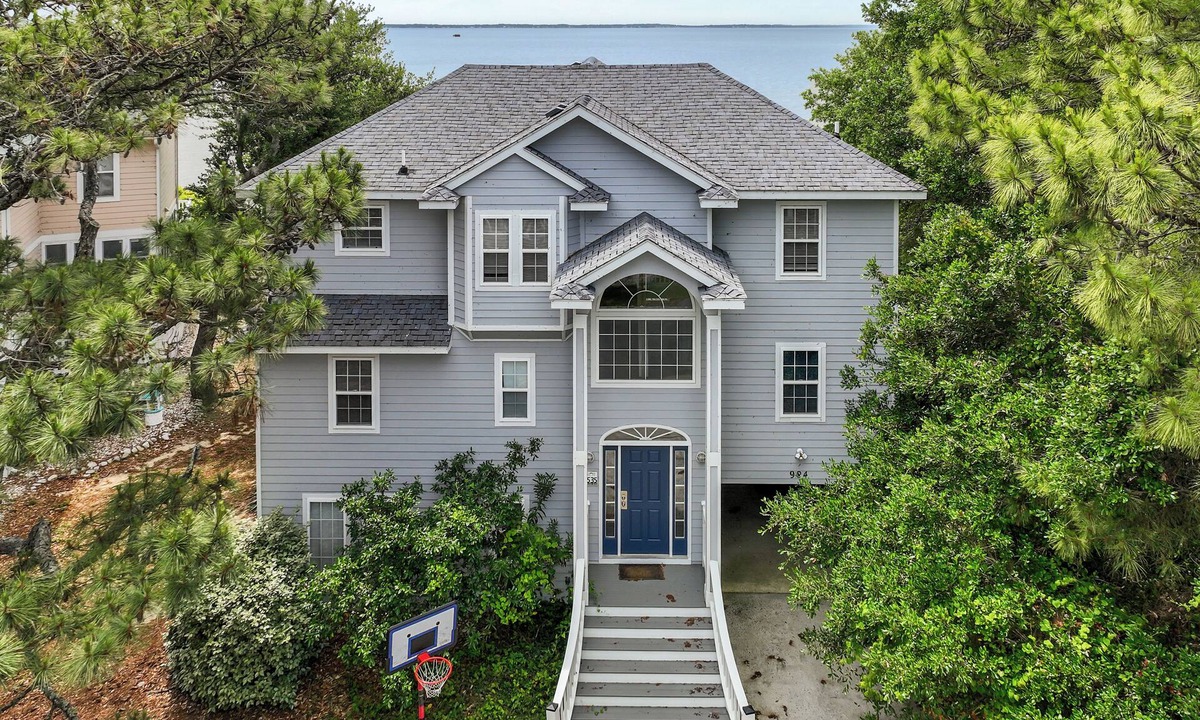 Monteray Shores House | 1535 - Captain Jack's - Spacious Soundfront Escape for 16 w/Pool