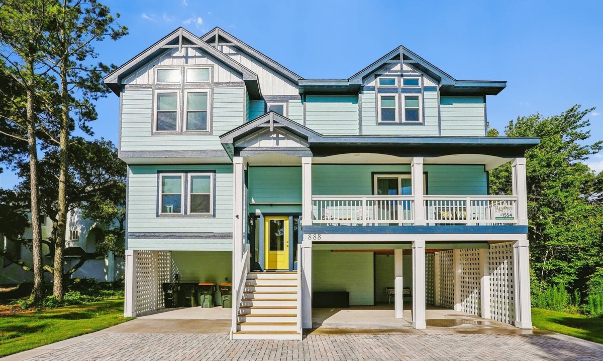Monteray Shores House | 1554 - Lay by the Sound - Spacious Corolla Soundfront Home w/Pool