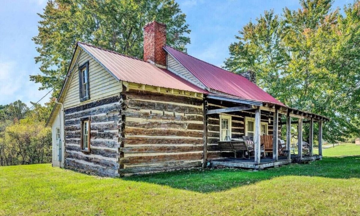 Burnt Chimney Cabin | 1800s Cabin Pond, Paddle Boat Near SML & Roanoke