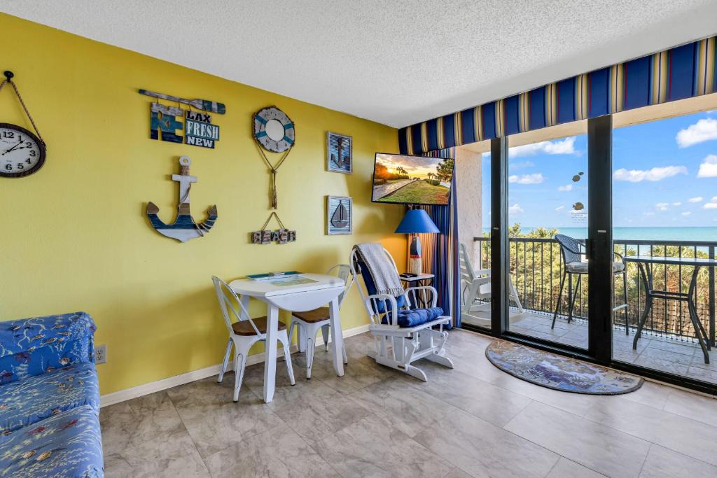 Myrtle Beach Apartment | 1BR Oceanfront condo with Pool & Balcony