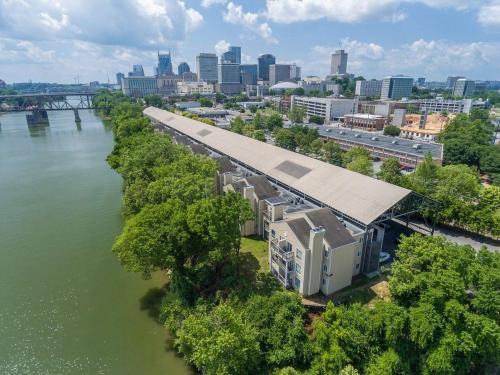North Capitol House | 2 BDR Riverfront Living in Downtown Nashville
