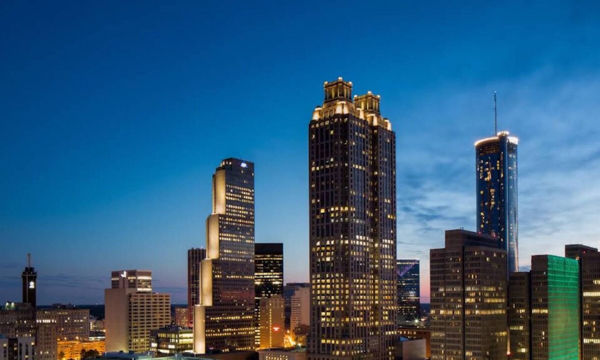 Peachtree Center Apartment | 2-bed 2bath on 20th floor Highrise Downtown Atlanta with scenic views, pool, gym