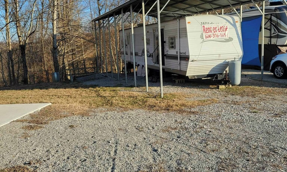 Albany House | 2-bedroom 37 ft. Camper near Grider Hill Marina on Lake Cumberland