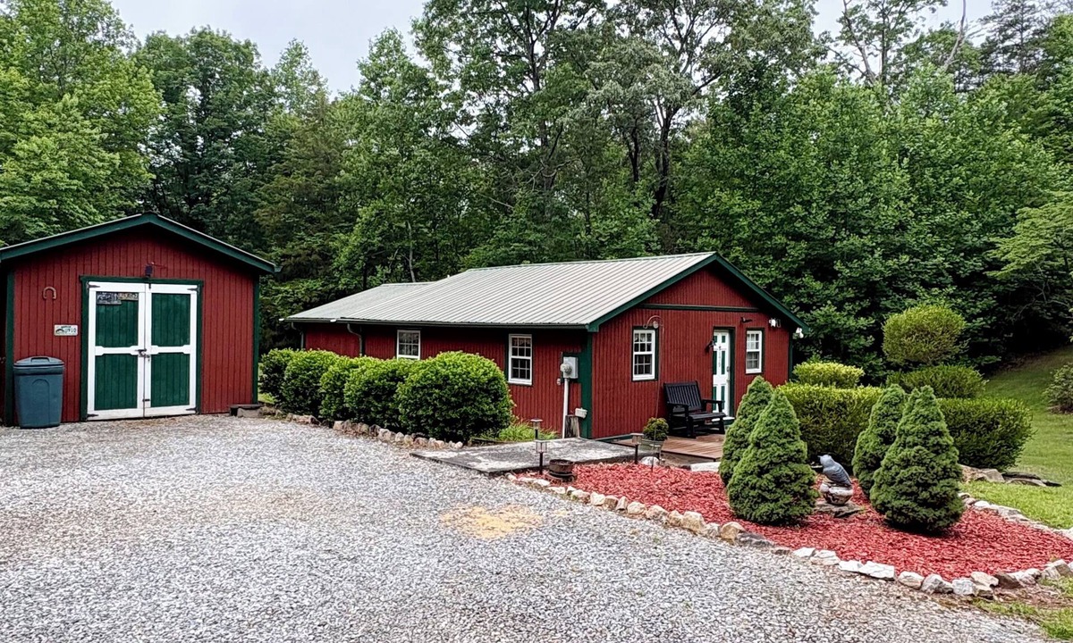 Cleveland Cabin | 2-bedroom cabin in serene Cleveland perfect for a relaxing getaway