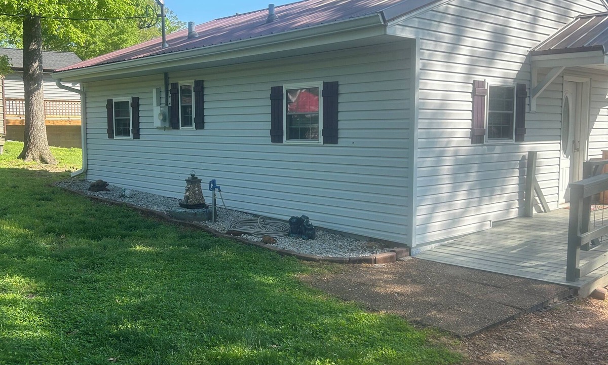 Benton Cabin | 2-bedroom cabin over looking Kentucky Lake