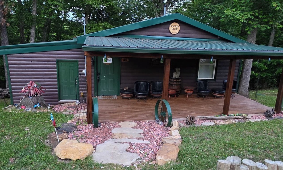 Saint Helens Cabin | 2-bedroom cabin with AC in Natural Bridge area. Close to Hollerwood Park.