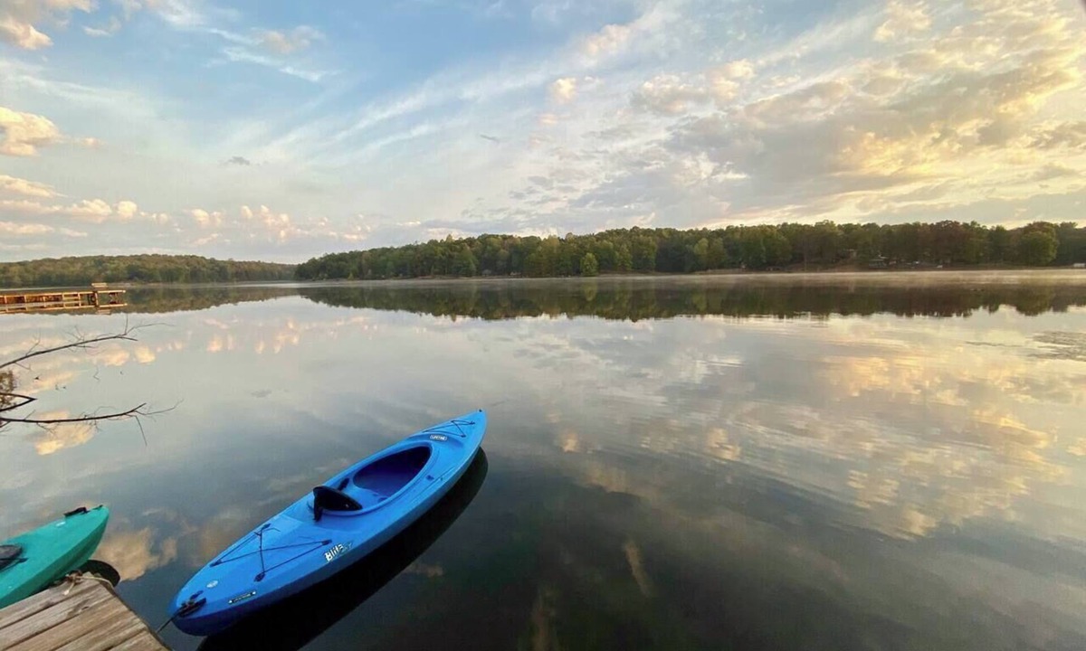 Brookport House | 2 Bedroom Lakefront Cabin with Hot Tub!