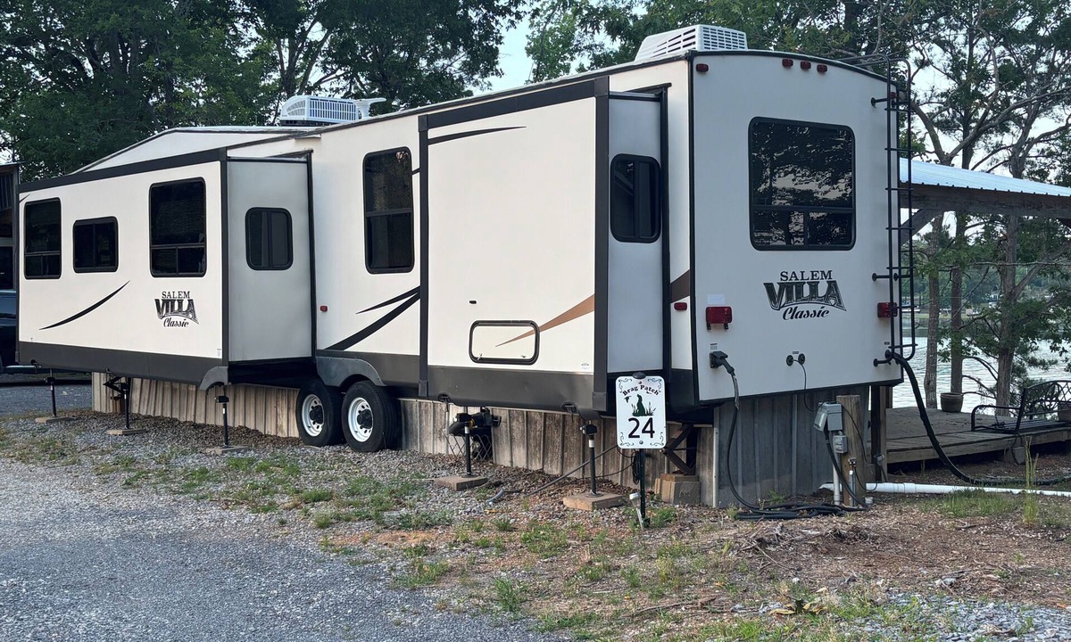 Crane Hill House | 2-bedroom recreational vehicle in beautiful Crane Hill with AC