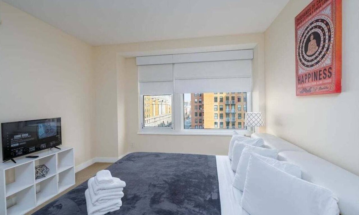 Chinatown Apartment | 2 BR Fully Furnished Apartment at Penn Quarters - Surrounded by Best Restaurants in Town
