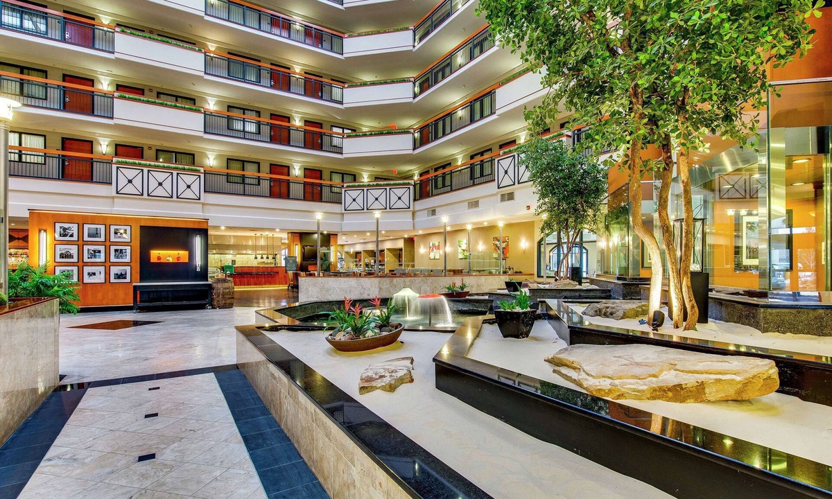 Lyndon Hotel | 2 Connecting Suites at a Hotel