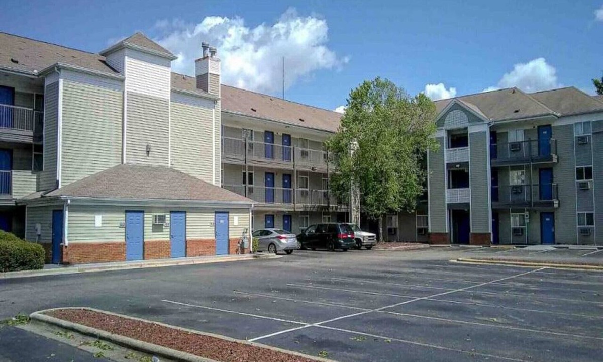 Terry Sanford Apartment | 2 Full Beds|Smoking|Kitchen