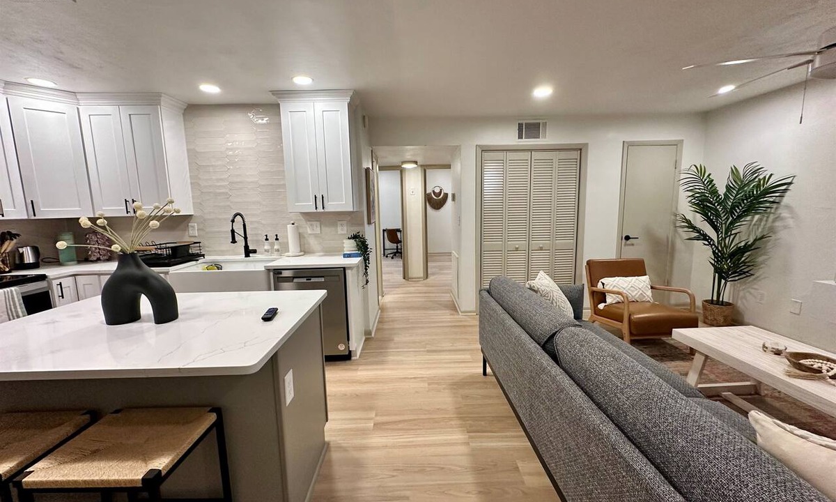 East Ocean View Apartment | 2 king beds -2nd floor walk 2 Beach u1