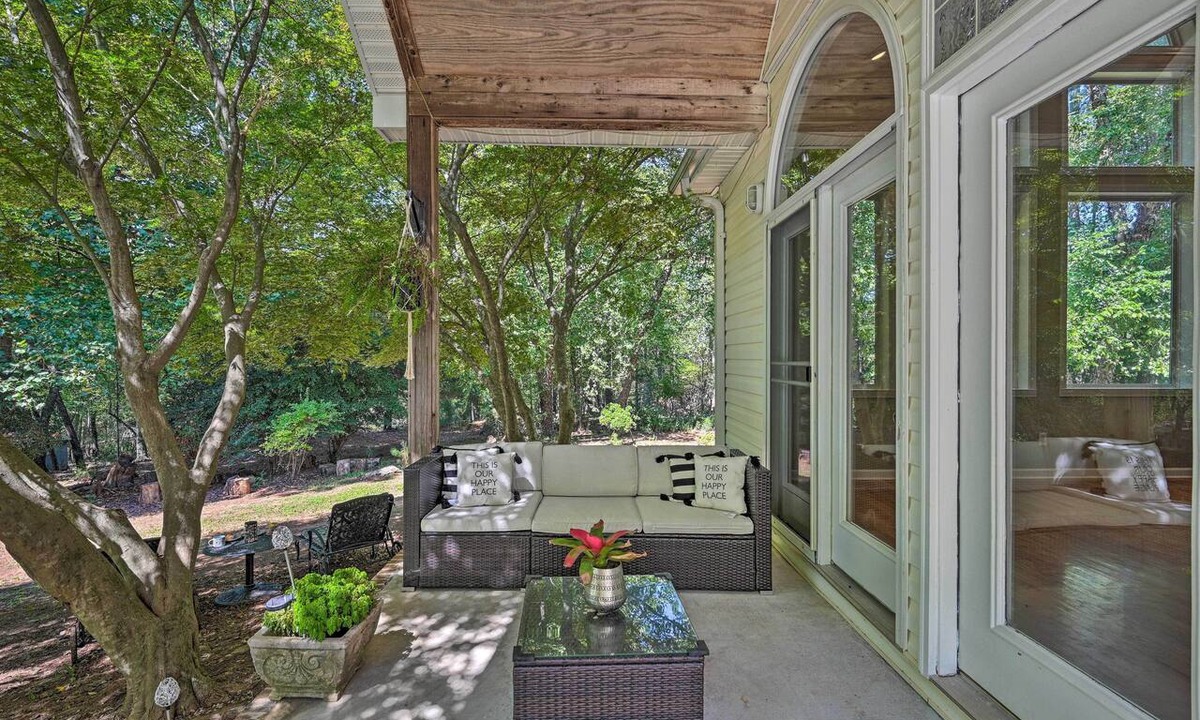 Clemson Villa | 2 Mi to Clemson: Central Villa w/Deck, Near Lakes