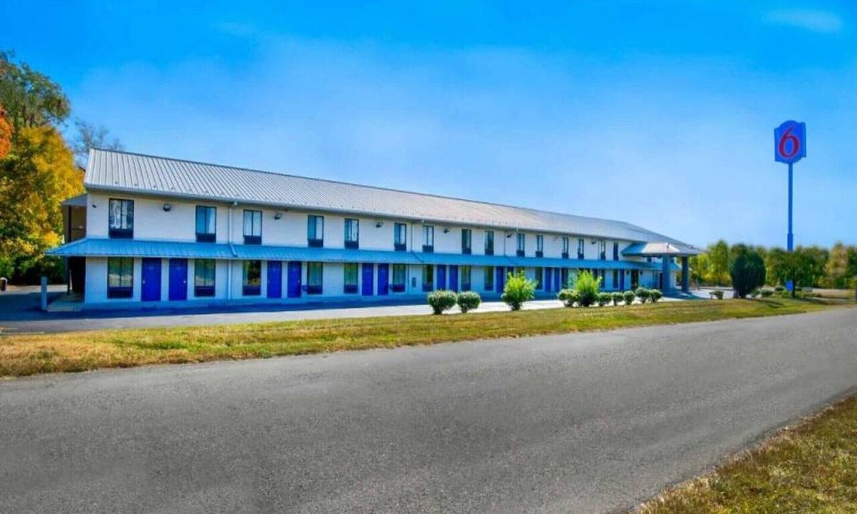 Jeffersonville - Clarksville Apartment | 2 Queen Beds|Nsmk,Micfridge