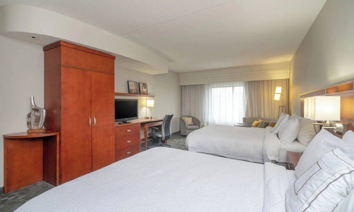 Salisbury Hotel | 2 Queens | Courtyard Salisbury | Ocean City Day Trip, Stadium, Pool | 2 Units