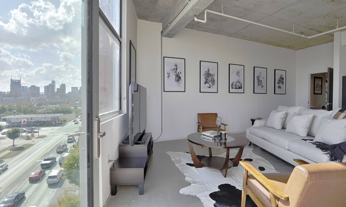 East Nashville Condo | 2-Story Loft with Views | Rooftop Deck | Parking