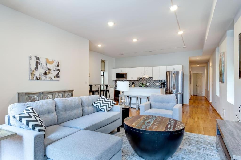 Pulaski Park Apartment | 2 Suites 2 Floors in Downtown Chicago