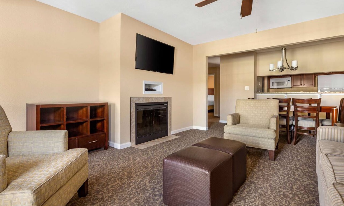 Berkeley Hotel | 2 Units w/Kitchens Perfect for Families, Onsite Pools, Free Parking!
