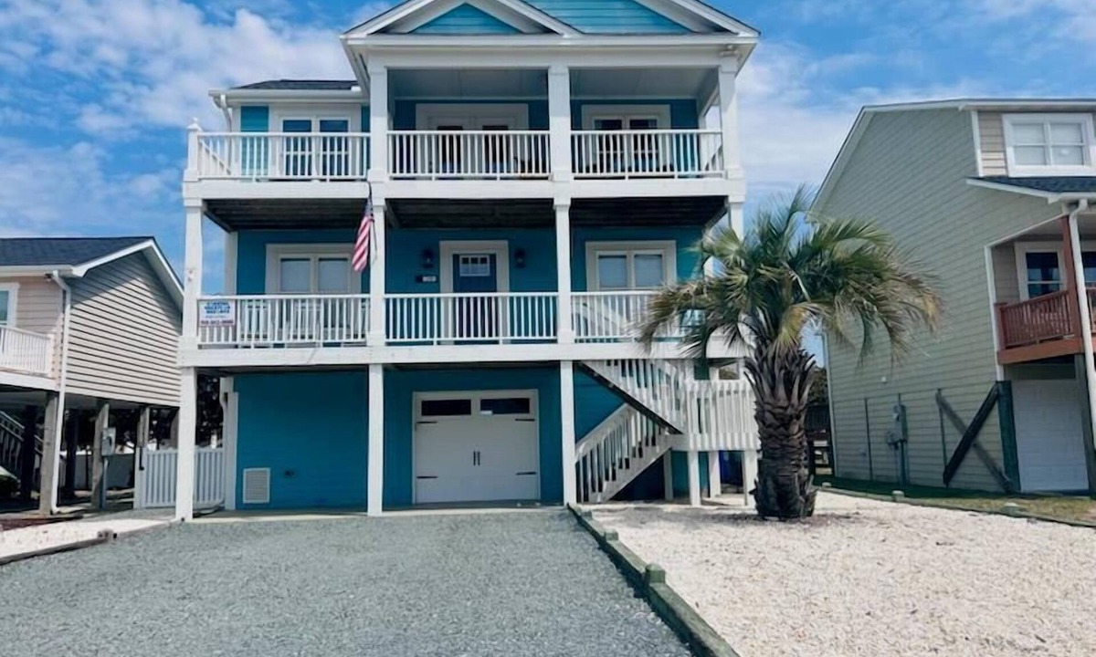 Holden Beach House | 218 Brunswick in Holden Beach, perfect for family getaways!