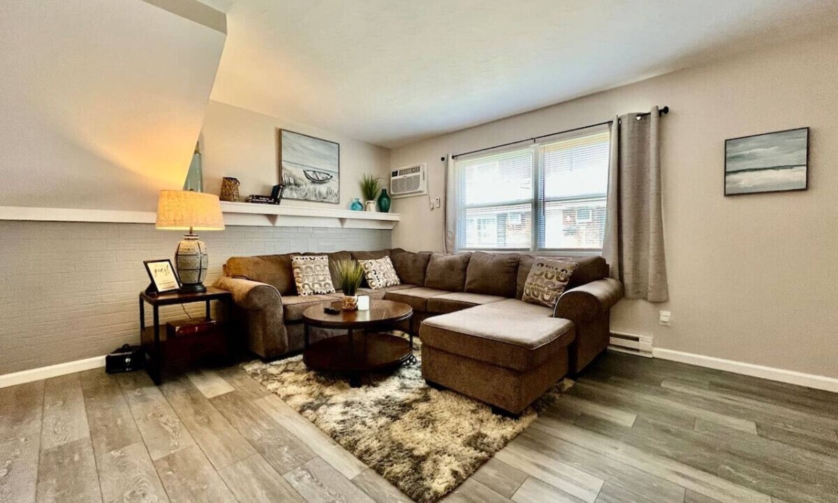 Franklin House | 219 Maxwell St - Unit A · Newly Renovated Franklin Flat