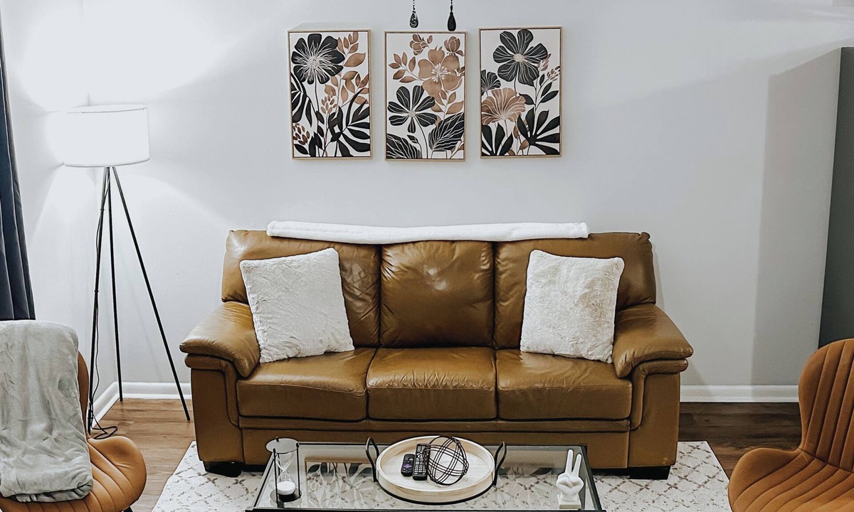 Crabtree House | 2BR in Desirable North Hills Neighborhood