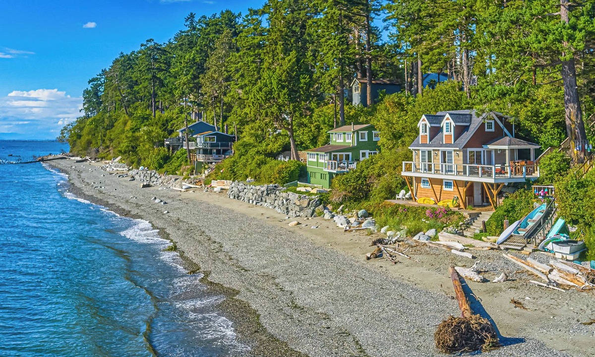 Point Roberts House | 2BR Oceanfront Cottage w/Fire Table & Huge Deck