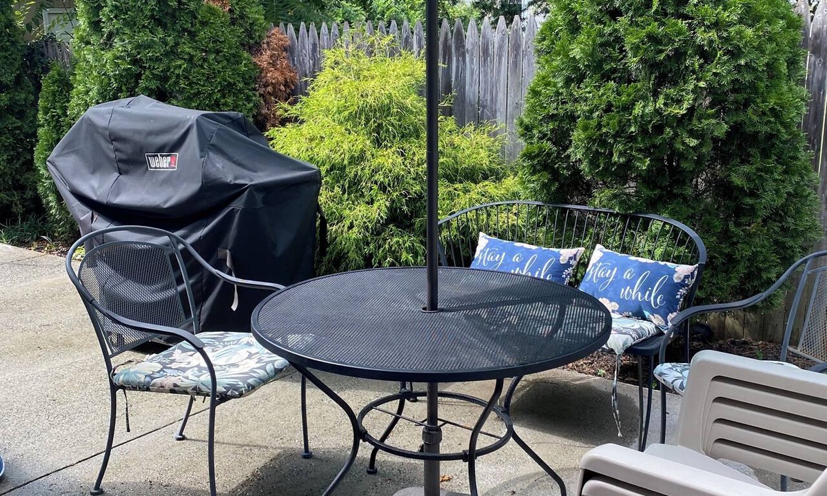 Silver Spring House | 3-B rooms 5 beds & 2 BR Spacious House 1 mile from downtown with 2 free parking.