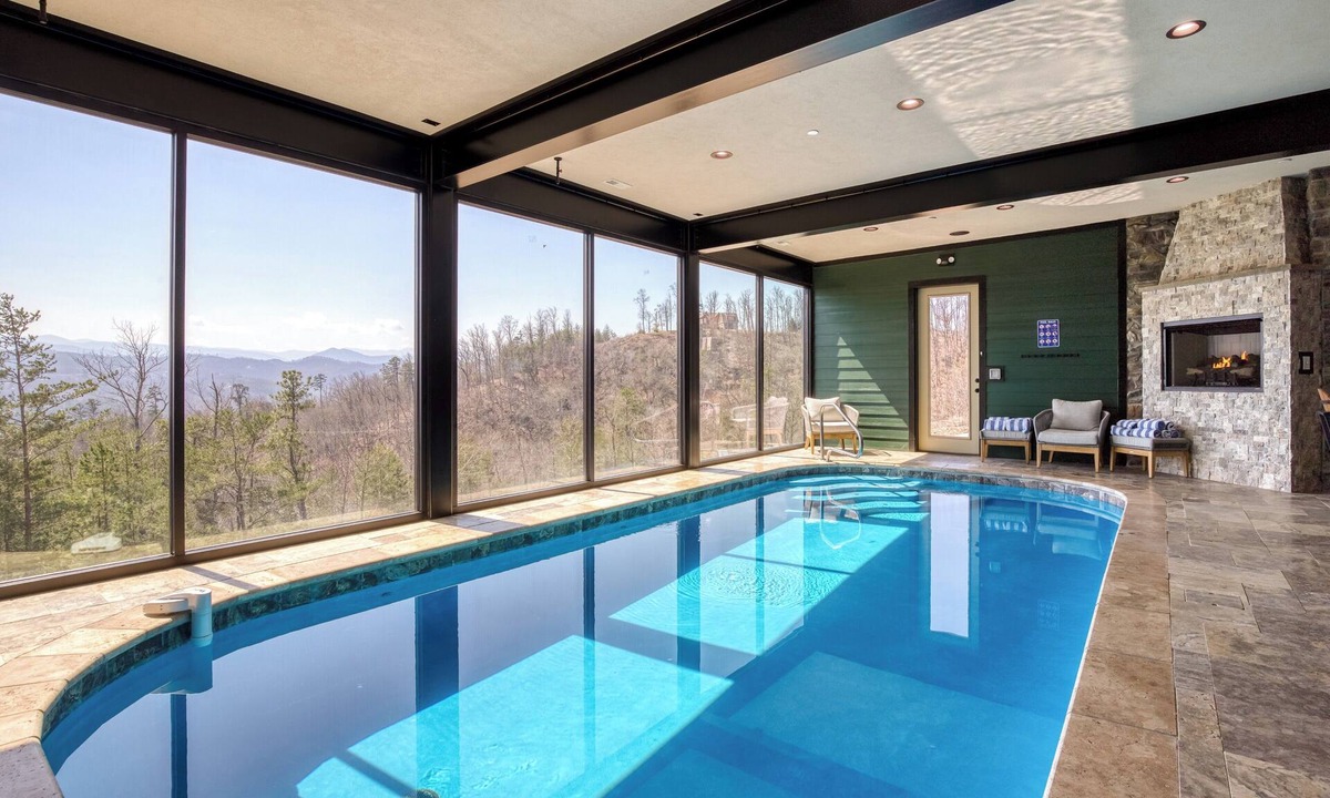 Sevierville Ski Chalet | 3 Bears Cottage | Private Indoor Pool · Sleeps 20 · Resort Amenities