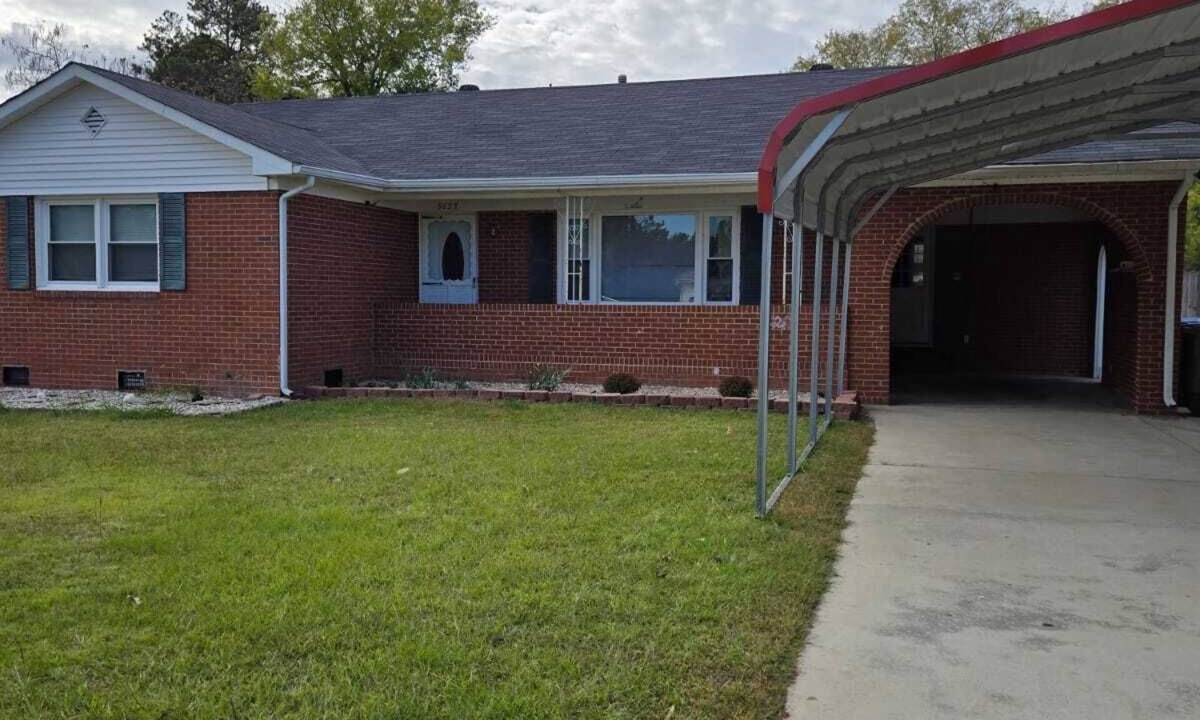 Westover House | 3-bedroom house in tranquil Fayetteville with AC for relaxing stays two