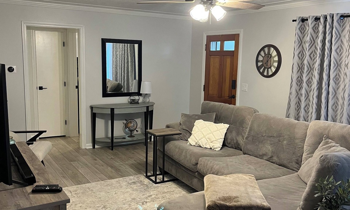 Van Wert House | 3-bedroom House Vintage Modern Clean with garage