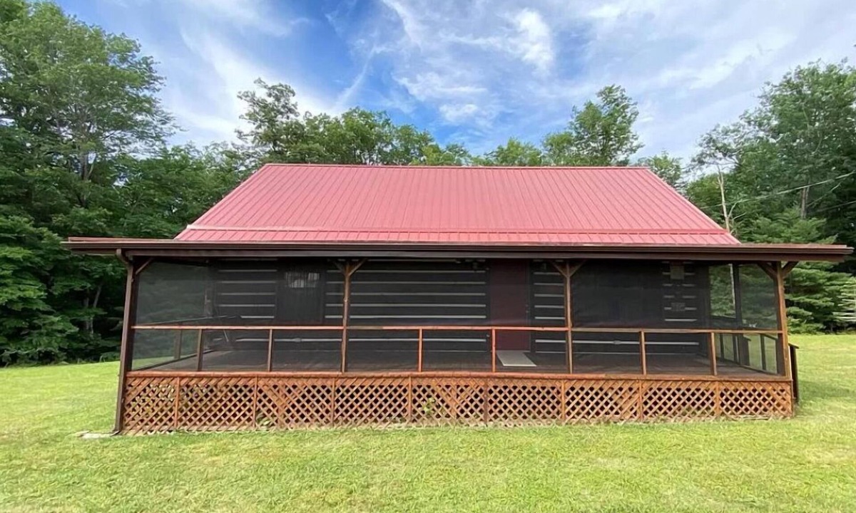 Lerona Cabin | 3 bedroom Log Cabin on 11 acres 3 minutes from Pipestem Resort State Park