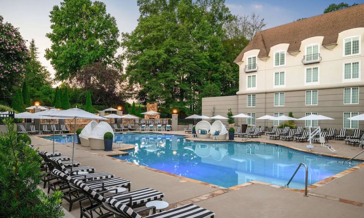 Braselton Hotel | 3 Chic Rooms w/Modern Comforts by Bob Ross-Worthy Lake for Couples Escapes