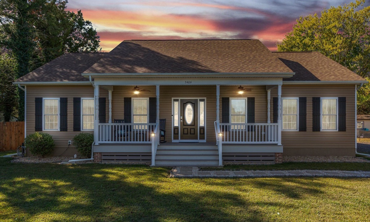 Issue House | 3BD, 2BA Home w/Hot Tub