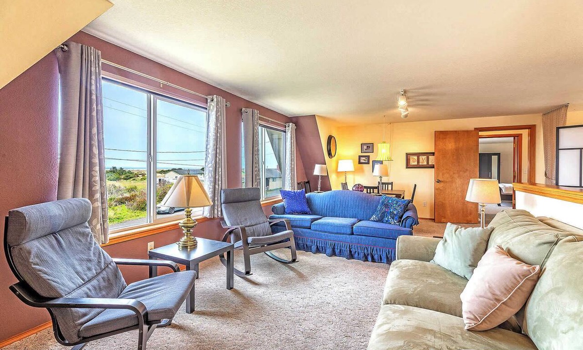 Copalis Beach House | 3BR Beachfront Home | Fireplace | Dogs OK