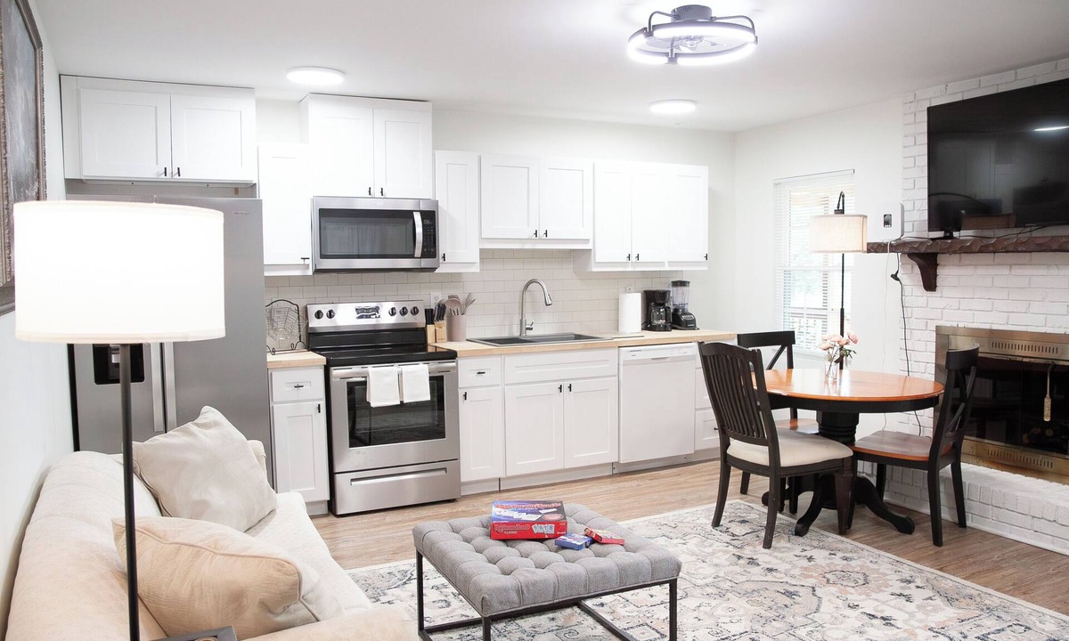 Boiling Springs House | 3BR Extended Stay Home Near Michelin with a Sunroom