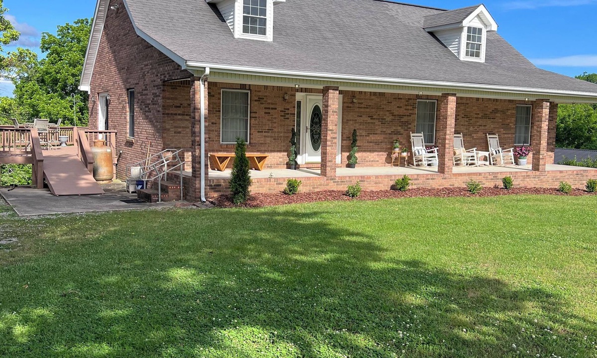 Burkesville House | 3BR house 2mi to DaleHollowLake boat ramp & Sulphur Creek Resort with boat slip