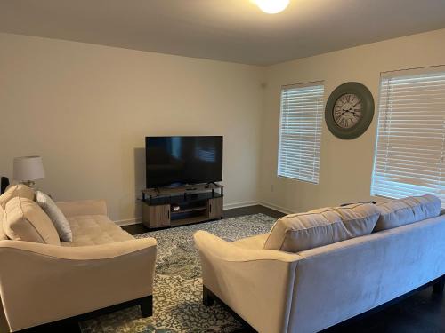 Oakdale House | 3BR Near Panthers Stadium! Spacious & Pet-Friendly