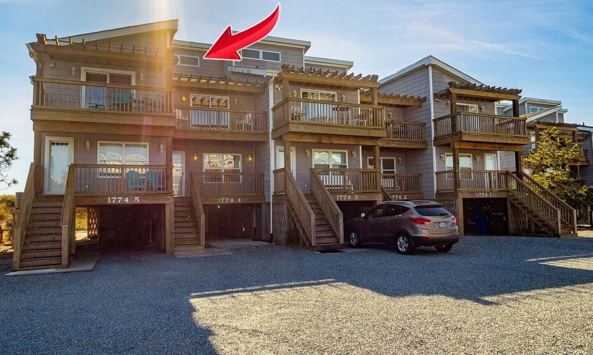 Sneads Ferry House | 3BR Oceanfront Townhome on North Topsail Beach