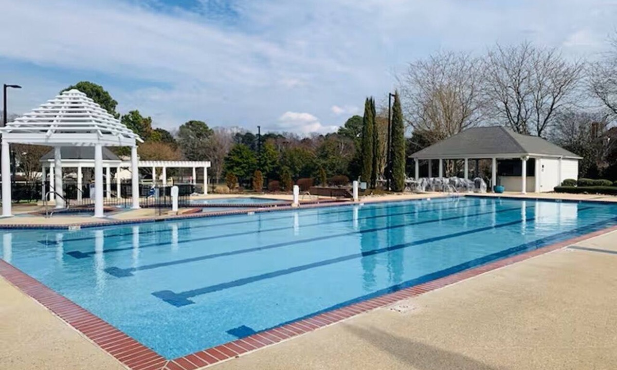 Berkeley Condo | 4 BDRM SLEEPS 16 GREAT LOCATION NEAR BUSCH GARDENS INDOOR OUTDOOR POOLS HOT TUBS